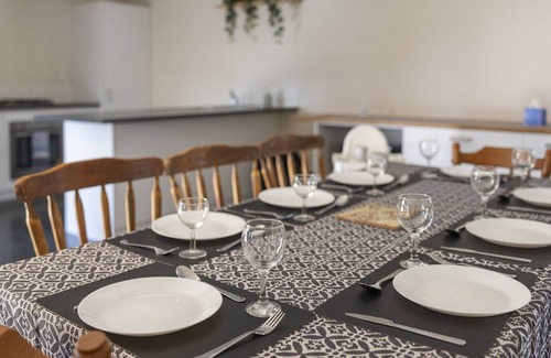 Midvale Bed & Breakfast | Bedroom 4: FreeWiFi, Double Size Bed, Ceiling Fan
