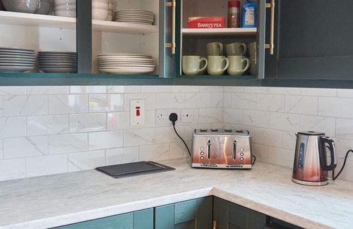 Dromod House | Bedroom 6, sleeps 4 people with en-suite