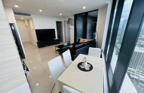 Surfers Paradise Apartment | Bedroom Oasis with Ocean view, Surfers Paradise