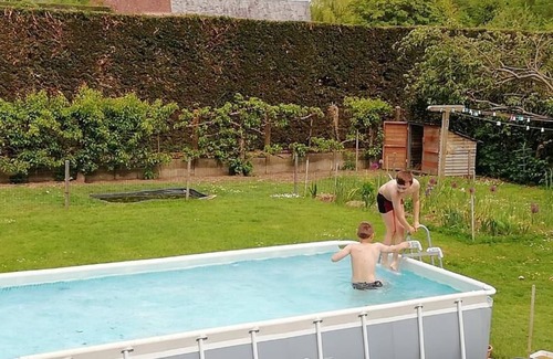 Saint-Ouen-sur-Iton Bed & Breakfast | Bedroom sleeps 5, fast Wi-Fi