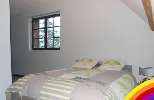 Saint-Ouen-sur-Iton Bed & Breakfast | Bedroom sleeps 5, fast Wi-Fi