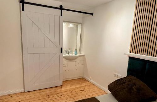 Borsdorf House | Bedroom with free parking