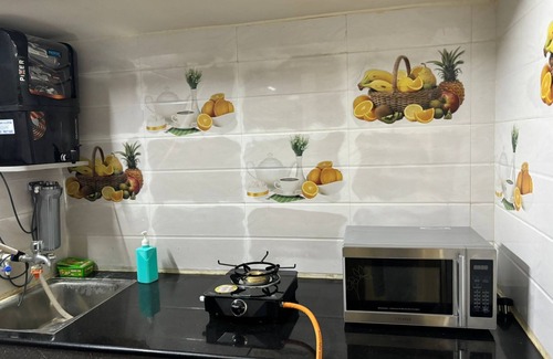 Mylapore Apartment | Bedroom with Kitchen & Attached Bathroom in Heart of Chennai – AC & WiFi.