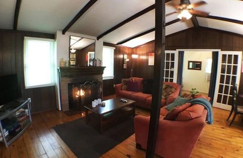 Front Royal Cabin | Bedrooms 2, Bathrooms 1, Sleeps 4