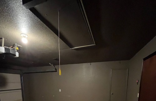 Norman House | Bedrooms Close to Campus - extra space/privacy, driveway parking, laundry, etc.