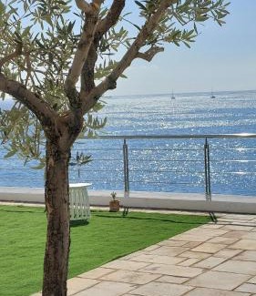 Mikrolimano Hostel | BEDWAVE Seaside Mansion