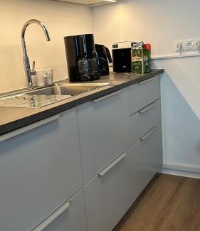 Biebertal House | bee Apartment 10 Betten für Gruppen & Monteure PS5