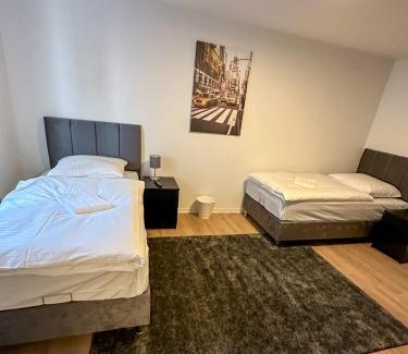 Biebertal House | bee Apartment 10 Betten für Gruppen & Monteure PS5