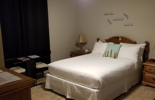 Port Franks Bed & Breakfast | Bee 'n Bee Bed n' Breakfast
