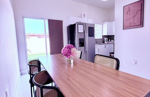 Gladeview House | Bee Our Guest-Free Parking-Private Fence Turf/Patio-Grill-Fire Pit