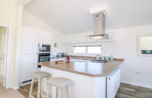 Teigngrace Cottage | BEECH LODGE, pet friendly, country holiday cottage in Newton Abbot