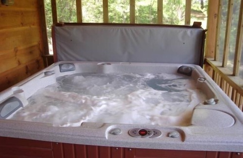 Elk Park Cabin | Beech Mountain Getaway with Hot Tub, 4BR, Sleeps 8, Only 2-Night Min Stay!