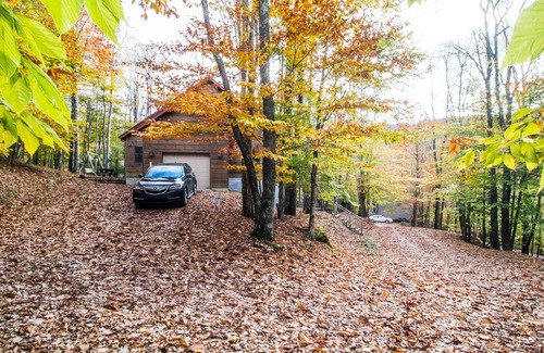 Charter Hills House | Beech mtn club member, hottub, .5 mile Beech mtn ski slops, overlook Barn