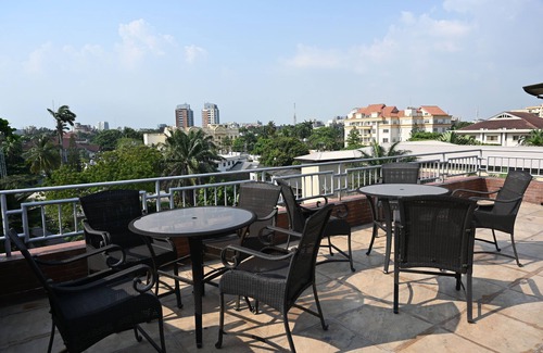 Ikoyi Apartment | Beech-Oak apartment located in secure and tranquil residential area of Ikoyi.