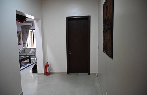 Ikoyi Apartment | Beech-Oak apartment located in secure and tranquil residential area of Ikoyi.