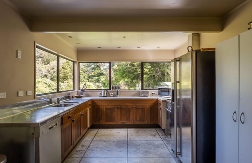 Ohakune House | BEECH TREE LODGE- BEST PRICE ! SLEEPS 14 -PET FRIENDLY- BOOK NOW