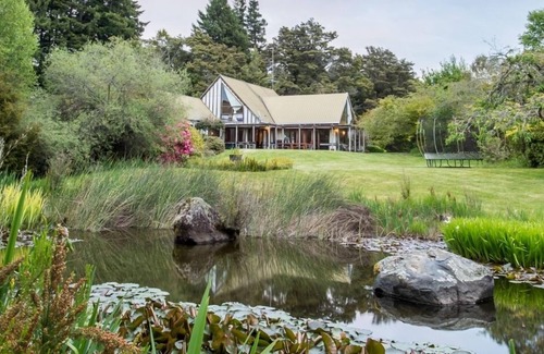 Ohakune House | BEECH TREE LODGE- BEST PRICE ! SLEEPS 14 -PET FRIENDLY- BOOK NOW