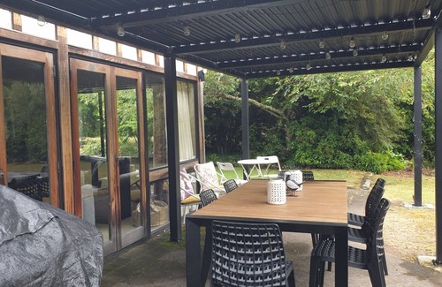 Ohakune House | BEECH TREE LODGE- BEST PRICE ! SLEEPS 14 -PET FRIENDLY- BOOK NOW