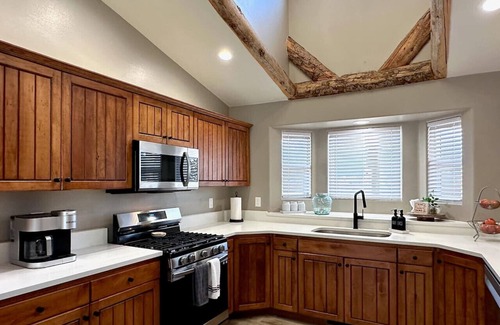 Parowan Cabin | Beehive Basecamp: Explore | Ski | Play | Memories
