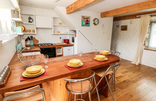 Cosheston Cottage | BEEKEEPER'S COTTAGE, pet friendly, with a garden in Pembroke