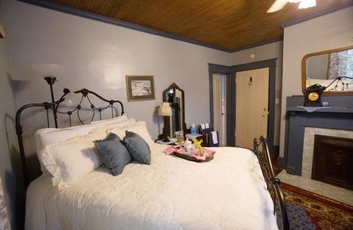 Mount Airy Bed & Breakfast | Bees B & B-V