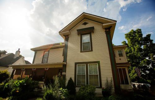 Mount Airy Bed & Breakfast | Bees B & B-V