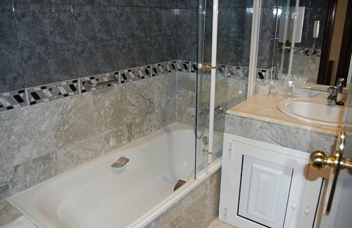 El Pison Hotel | Begoña Park