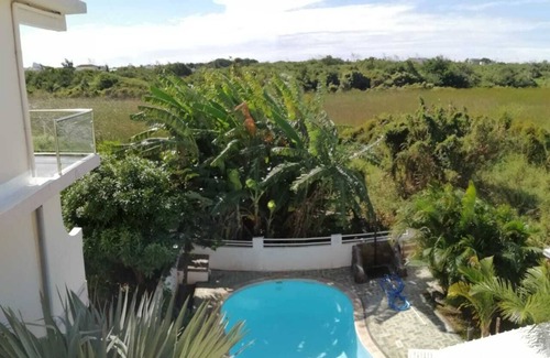 Pereybere House | Begonia villa Valari with swimming pool