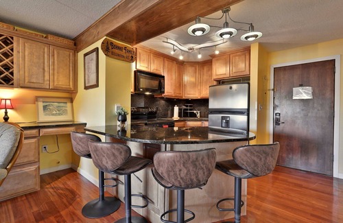 Killington Condo | Behnke Family Retreat: Mountain View 1BR/1BA Condo at Mountain Green Resort. Ski Shuttle