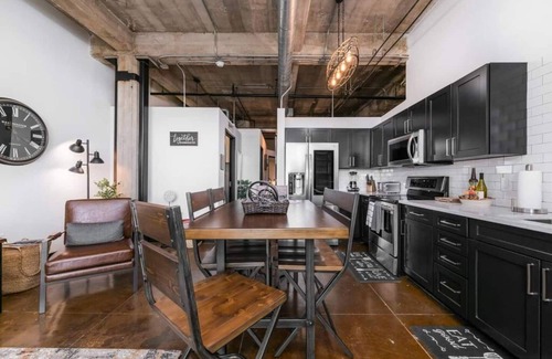 Brazos Condo | Behren's Loft - a downtown experience!