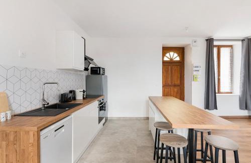 Saint-Just-Saint-Rambert Apartment | Beige Hospitalité - Telli Lumiere et balcon