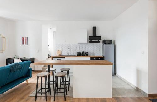 Saint-Just-Saint-Rambert Apartment | Beige Hospitalité - Telli Lumiere et balcon