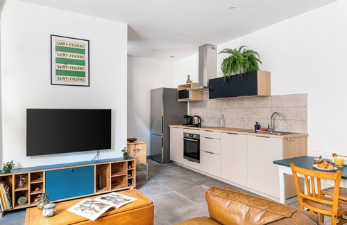 Centre Ville Apartment | Beige Hospitalité – Charly|Héritage industriel de Saint-Étienne| République