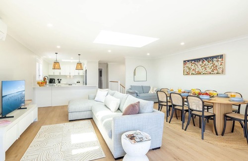 Anna Bay House | Bel Air, 8A Ocean Ave - pet friendly, water views and air con