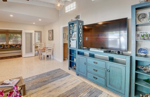 Briny Breezes House | Bel Air Beach House, Just steps to beach!