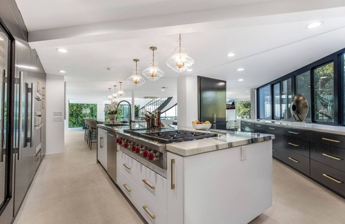 Bel Air Villa | Bel Air Yacht Mansion - Bel Air Mansion Designed by World Renowned Architect