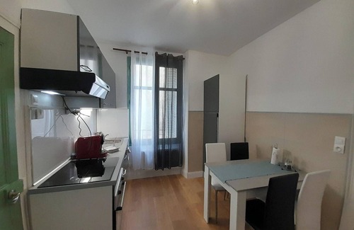 Chateauroux Apartment | Bel Appart-4pers-centre ville-jardin-wifi