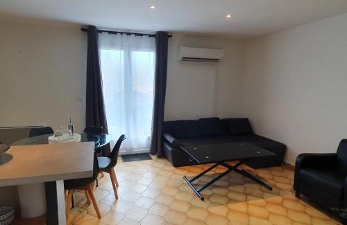 Salavas Apartment | Bel appartement à 400 mètres de la rivière de l'Ardèche et de Vallon-Pont-d'Arc