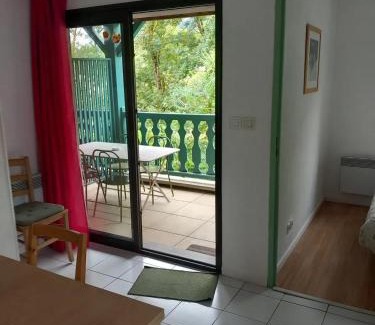 Arreau Apartment | Bel appartement au bord du lac à Arreau, 40 m² avec piscine