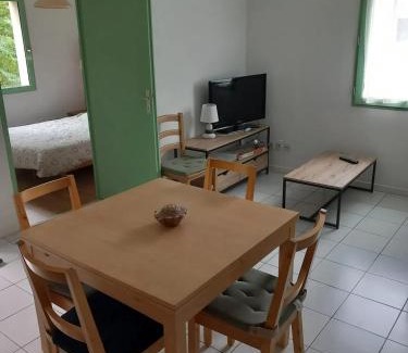Arreau Apartment | Bel appartement au bord du lac à Arreau, 40 m² avec piscine