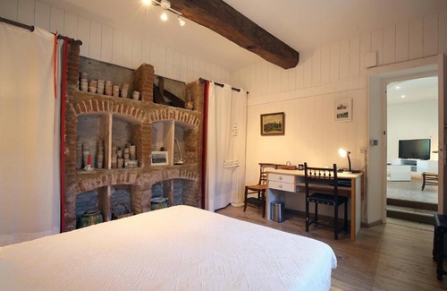 Grisolles Apartment | Bel appartement au Château de Fontanas