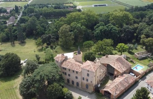 Grisolles Apartment | Bel appartement au Château de Fontanas