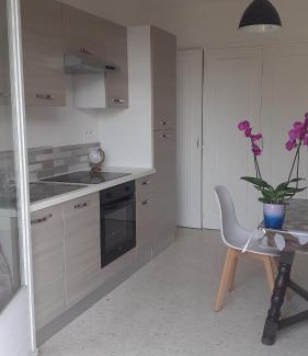 Clos Banet Apartment | Bel appartement avec grande terrasse ensoleillée et jardin
