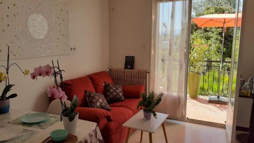 Clos Banet Apartment | Bel appartement avec grande terrasse ensoleillée et jardin
