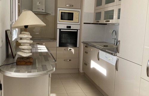 Royan Apartment | Bel Appartement Avec Loggia Proche Marché Central de Royan
