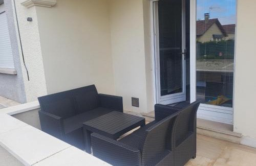 Chassieu Apartment | Bel appartement en RDC avec parking