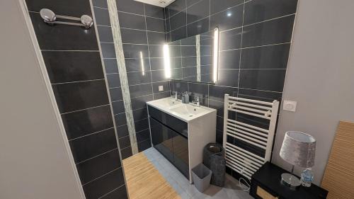 Chassieu Apartment | Bel appartement en RDC avec parking