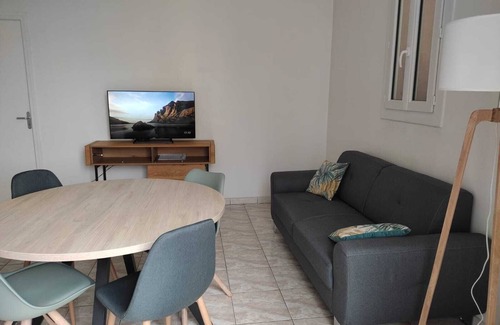 Saint-Raphael Apartment | Bel Appartement F3 Moderne Proche Marché et mer
