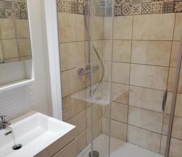 Bernieres-sur-Mer Apartment | Bel appartement avec jardin à 50m des plages du debarquement
