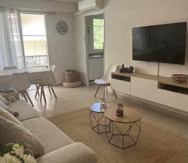 Juan-les-Pins Apartment | Bel appartement, sans mauvaises surprises